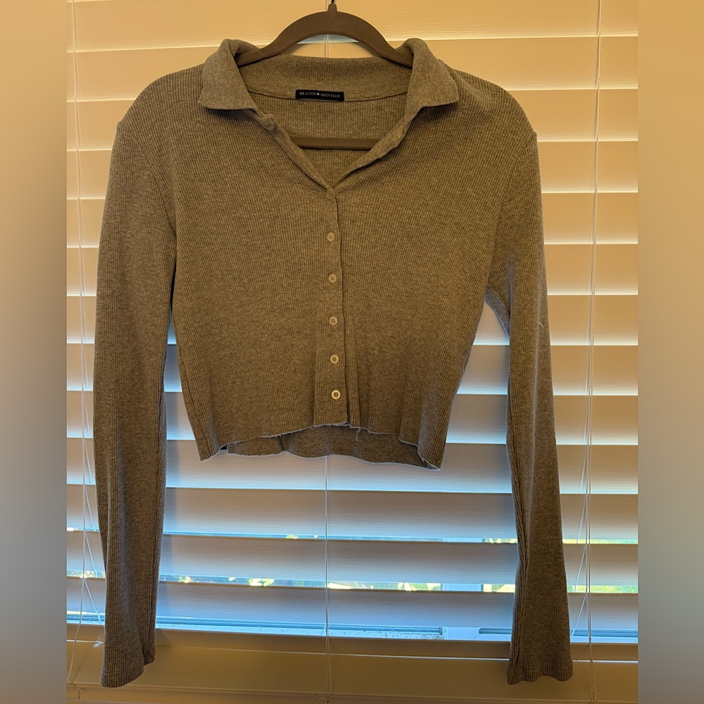 Brandy Melville Gray Cropped Fitted Button Down